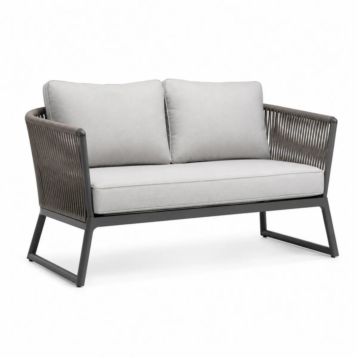 Sofa ogrodowa dwuosobowa z szarymi poduszkami
